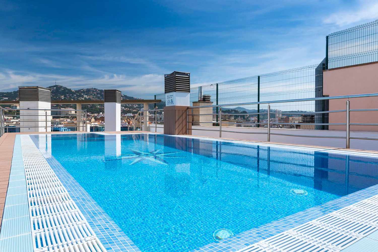 LiggingDit appartementencomplex ligt in het hart van Lloret de Mar