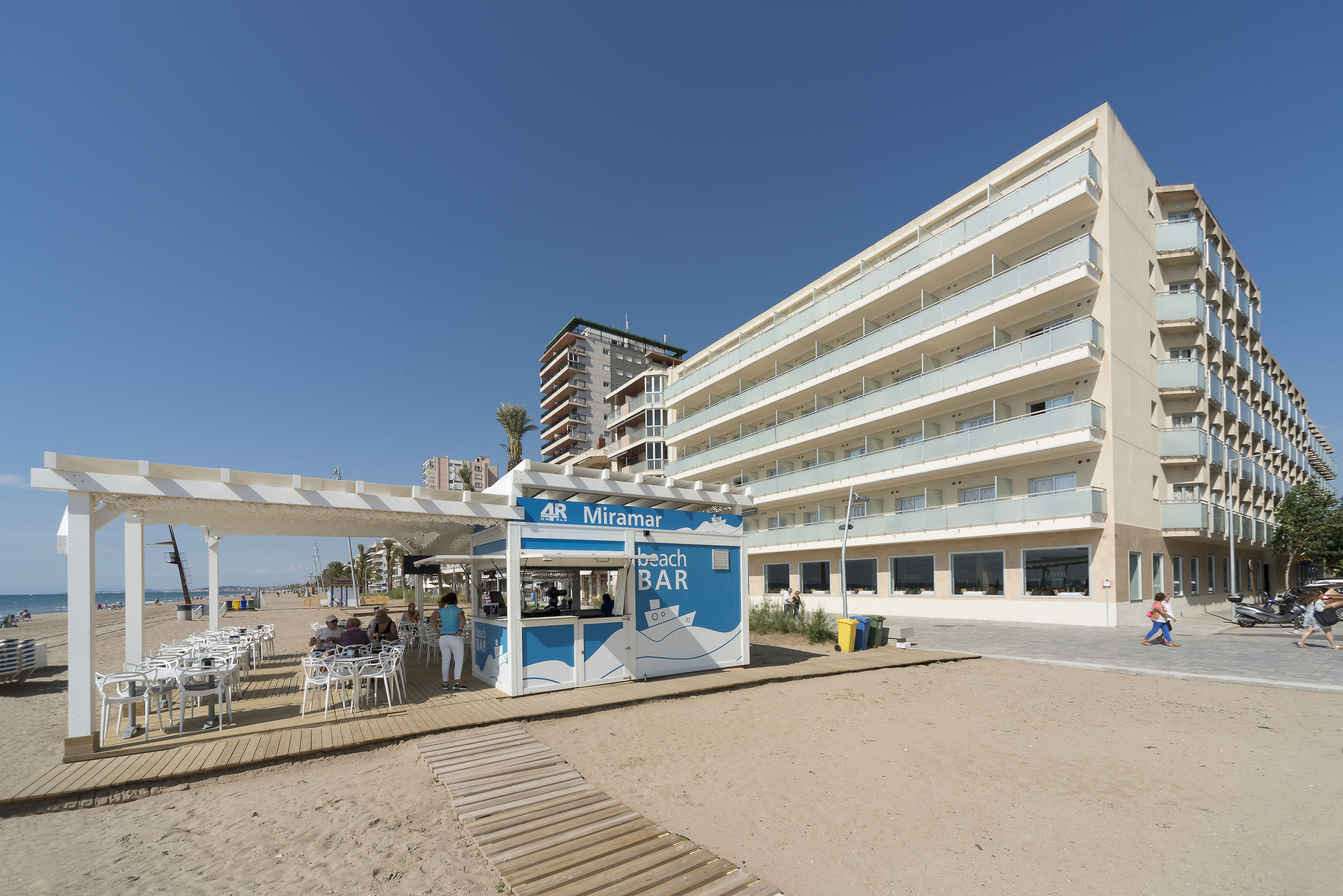 LiggingHotel 4R Miramar Calafell ligt direct aan de boulevard van Calafell