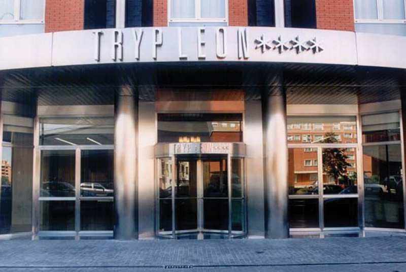 LiggingDit hotel ligt aan de rand van de woonwijk Eras de Renueva