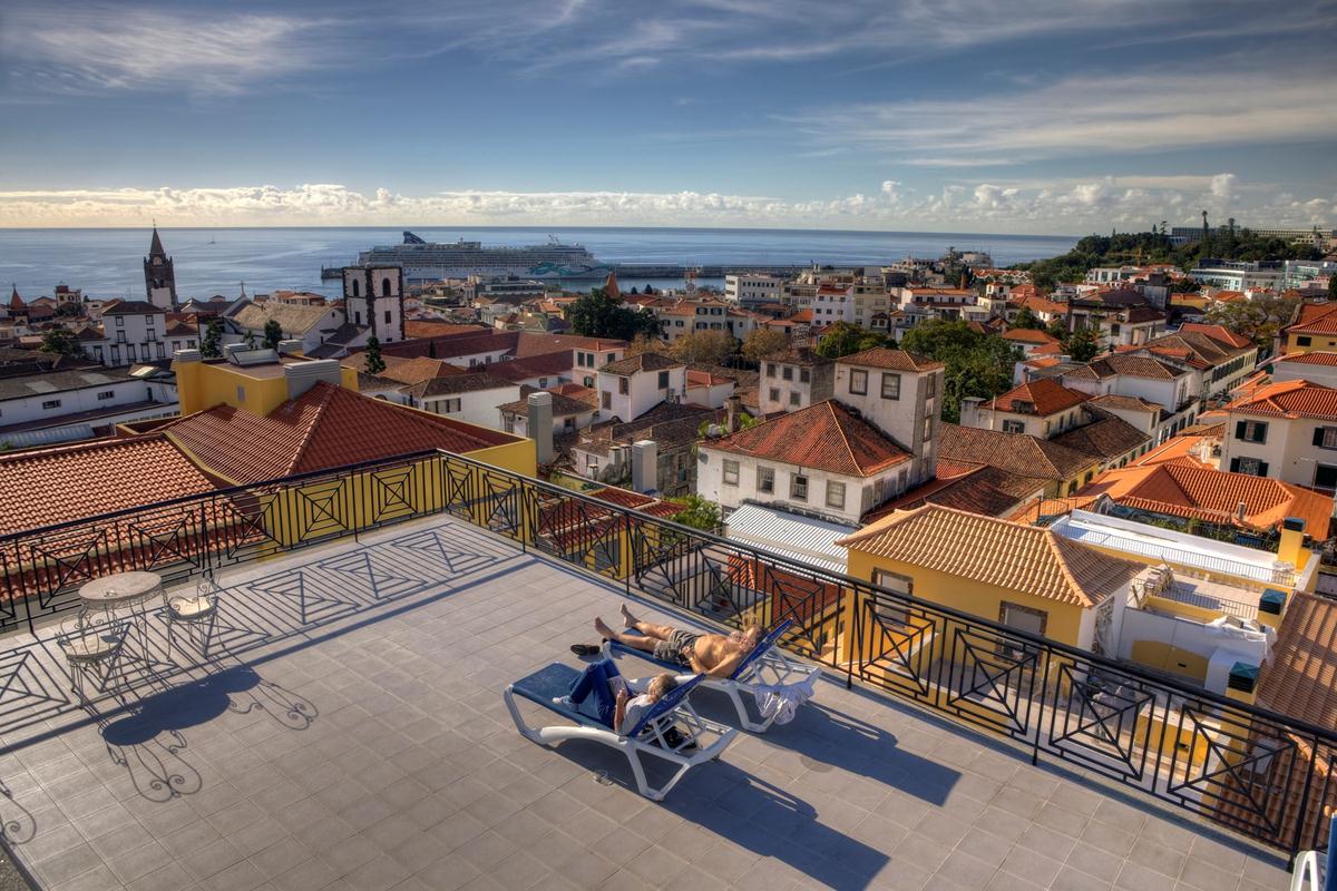 LiggingDit hotel ligt in de directe omgeving van de oude binnenstad en het winkel- en zakencentrum. Verschillende winkelmogelijkheden