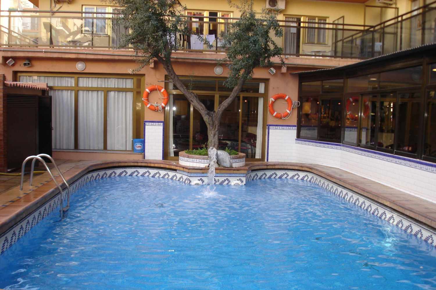 LiggingDit eenvoudige hotel ligt in het centrum van Benidorm. Mogelijkheden om te winkelen