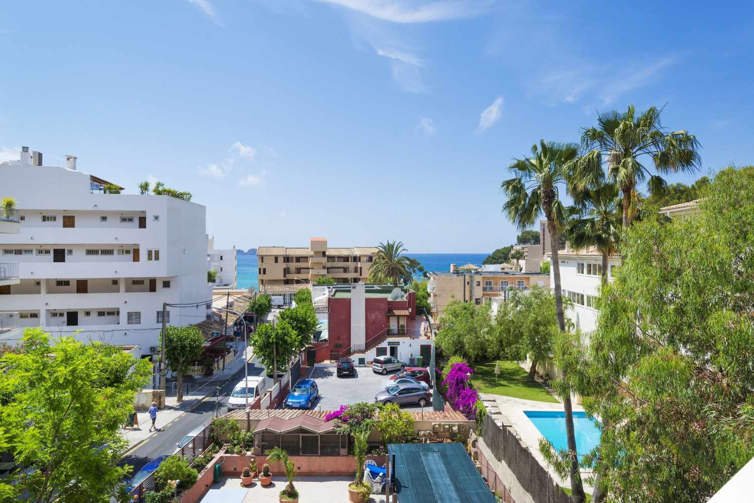 LiggingHostal Residencia Sutimar is gelegen in de badplaats Paguera op het eiland Mallorca