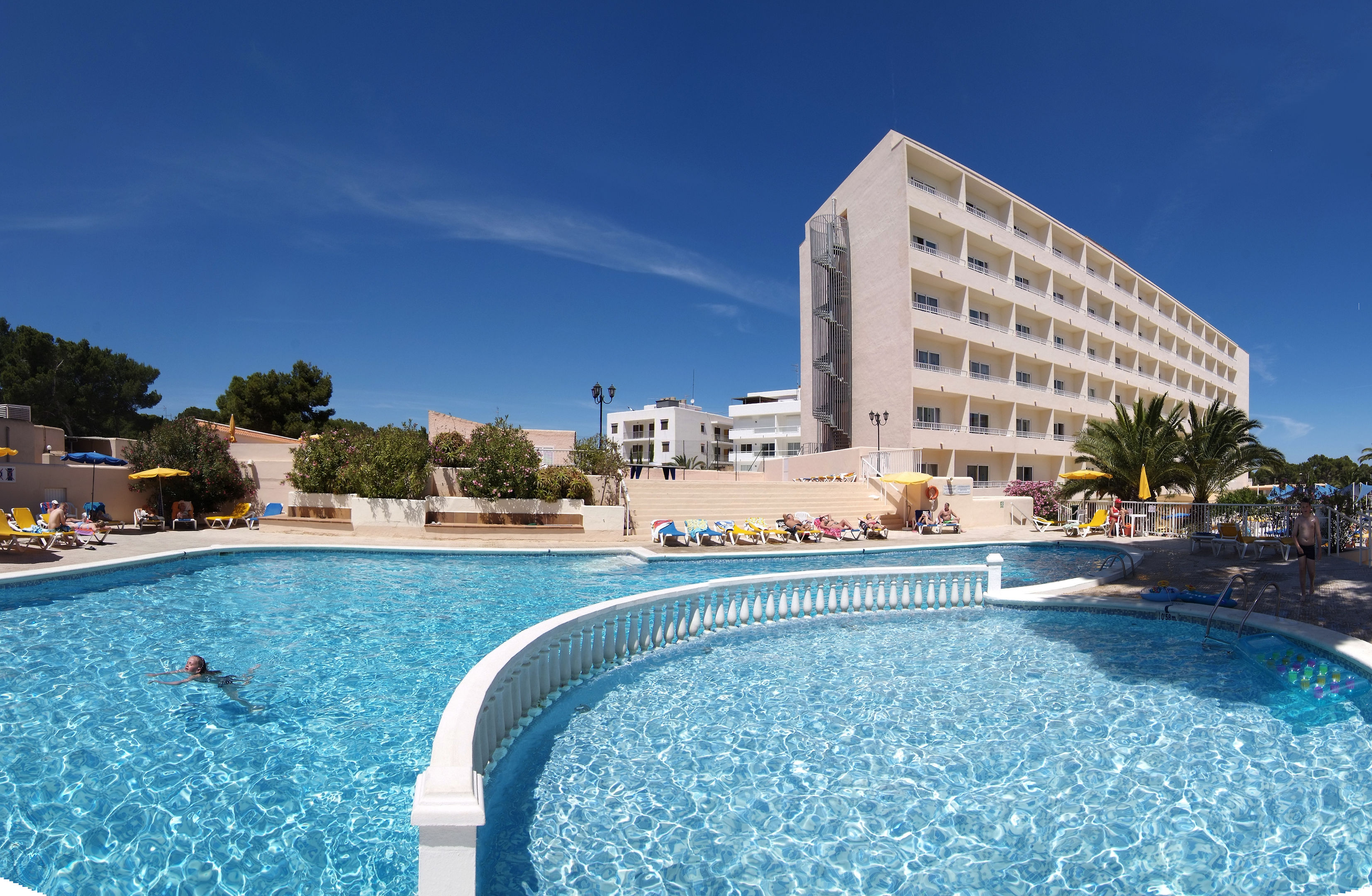 Ligging Invisa Hotel Ereso ligt in de rustige badplaats Es Canar aan de oostkust van Ibiza
