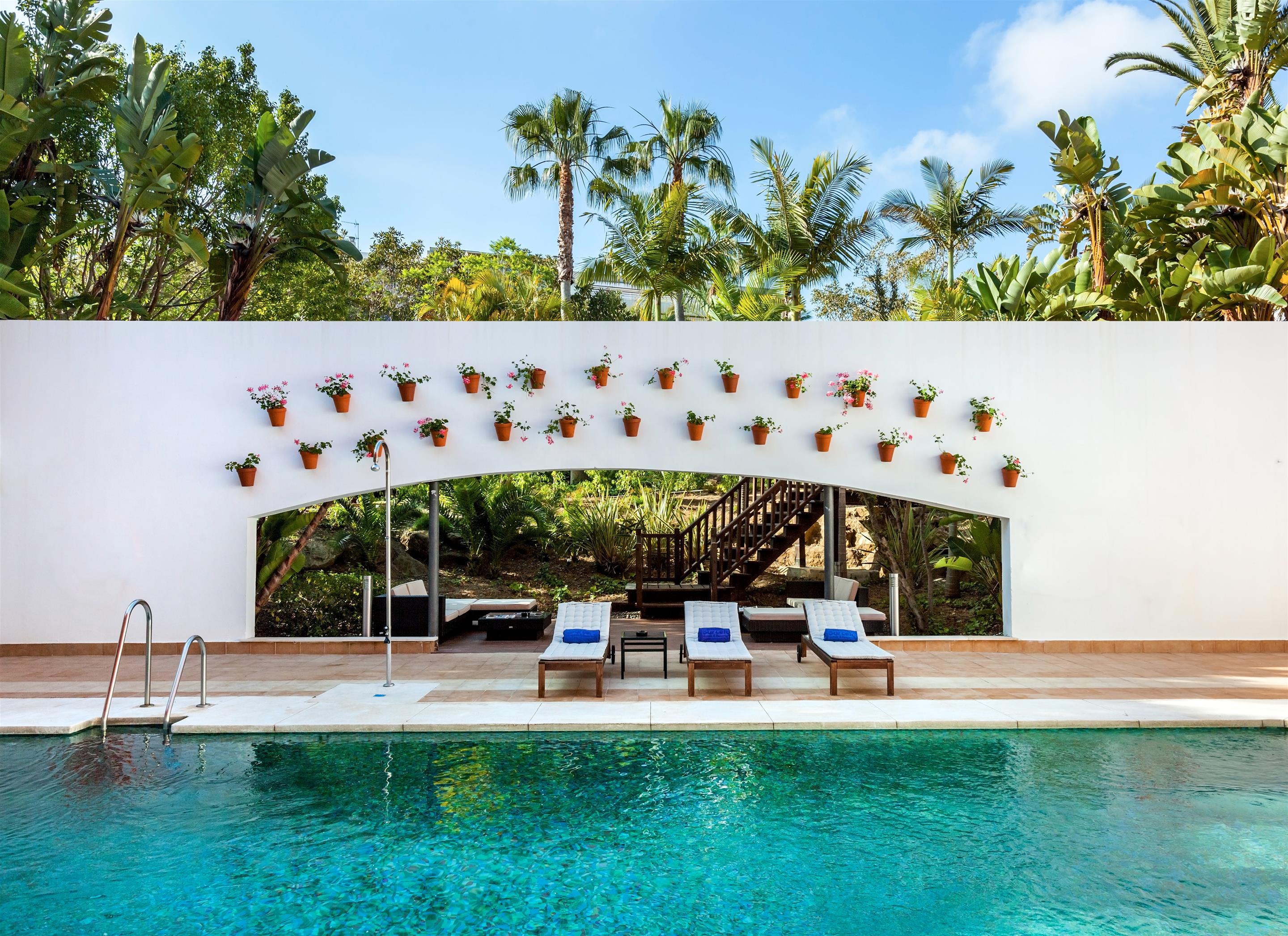 LiggingDit golf- en conferentiehotel ligt middenin prachtige natuur en tropische tuinen. Het bevindt zich direct in het toeristische centrum. Op 2