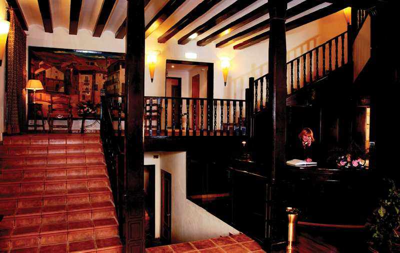 LiggingDit hotel bevindt zich in het recreatiegebied van Albir. Het openbaar vervoer stopt op ongeveer 1 kilometer van het hotel. Het skigebied ligt op een afstand van ongeveer 60 kilometer. HotelfaciliteitenDe 2 appartementen