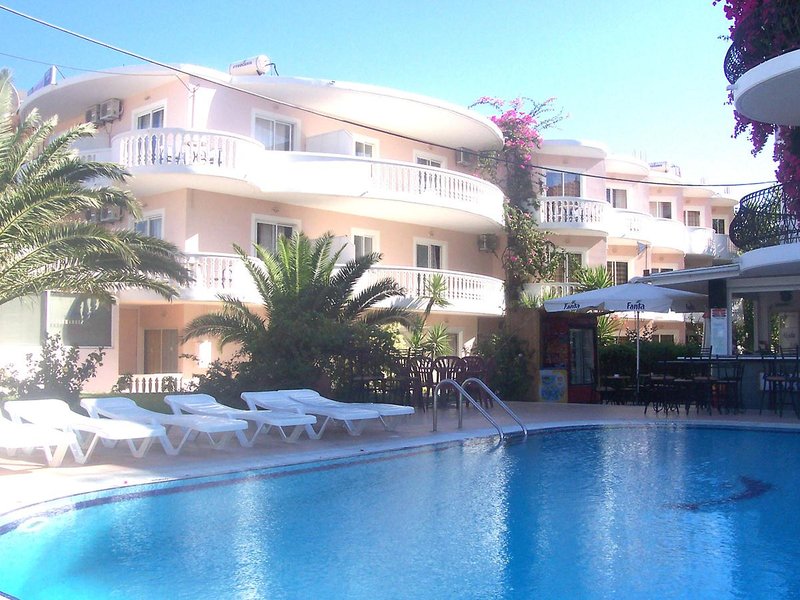 LiggingDit hotel ligt centraal in Faliraki