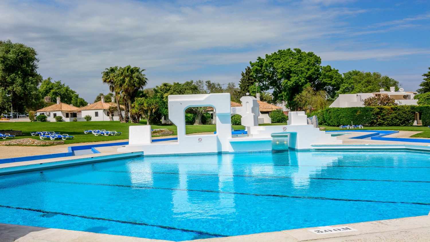 LiggingHet hotel bevindt zich in het gebied Tavira