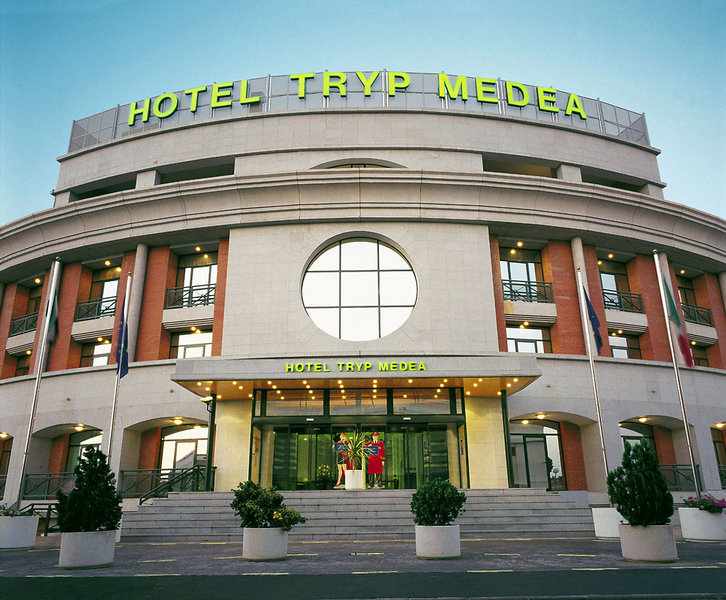 LiggingDit comfortabele hotel bevindt zich in een recreatiegebied en in de omgeving van het stadscentrum van Merida met tal van winkel- en amusementsmogelijkheden. HotelfaciliteitenHet vriendelijke personeel aan de receptie is graag bij alle vragen behulpzaam. Verschillende faciliteiten en diensten - zoals een bagagedepot