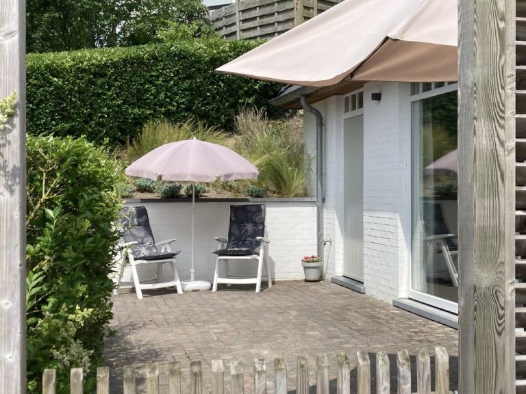 Ons Nest with parking | Boeken bij Flickmyhouse