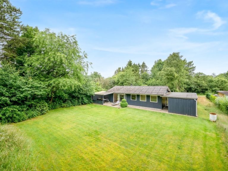 "Tancred" - 30km from the sea | Boeken bij Flickmyhouse