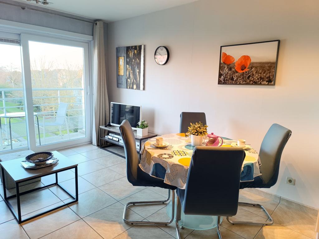 Bowie with shared pool | Boeken bij Flickmyhouse