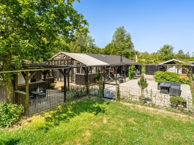 "Nititzki" - 500m to the inlet | Boeken bij Flickmyhouse