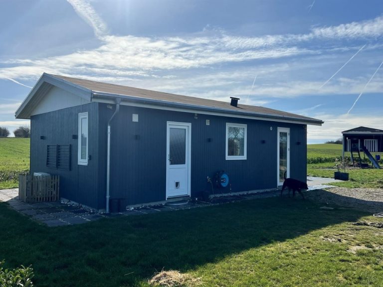 "Thora" - 1.5km from the sea | Boeken bij Flickmyhouse