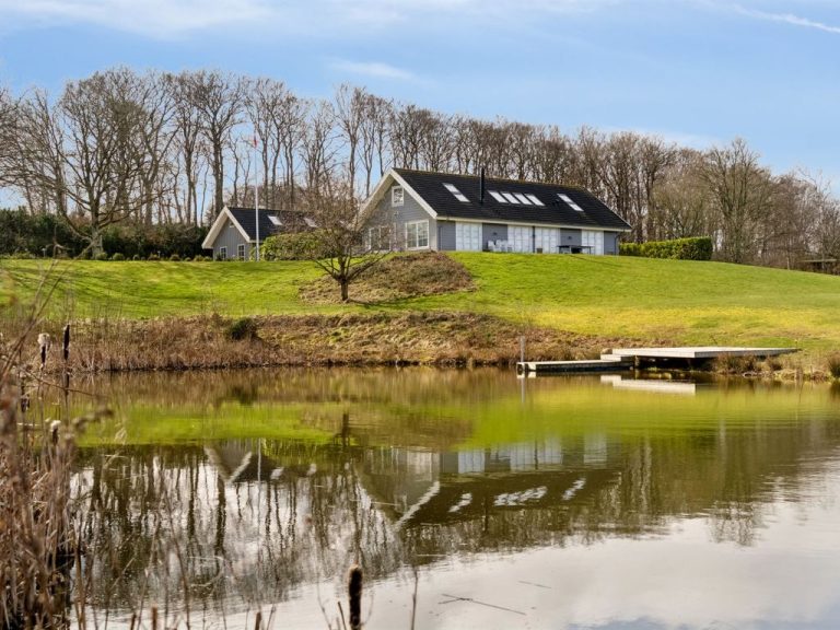 "Marrit" - 500m from the sea | Boeken bij Flickmyhouse