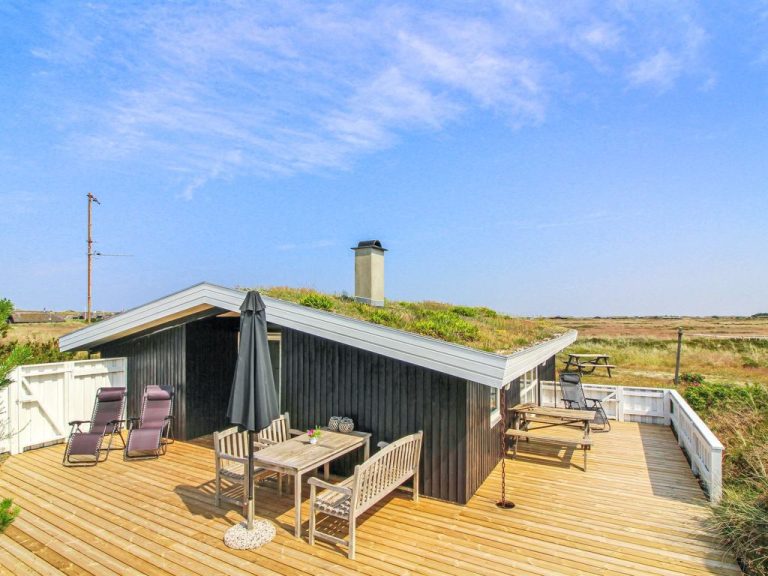 "Scarlett" - 300m from the sea | Boeken bij Flickmyhouse