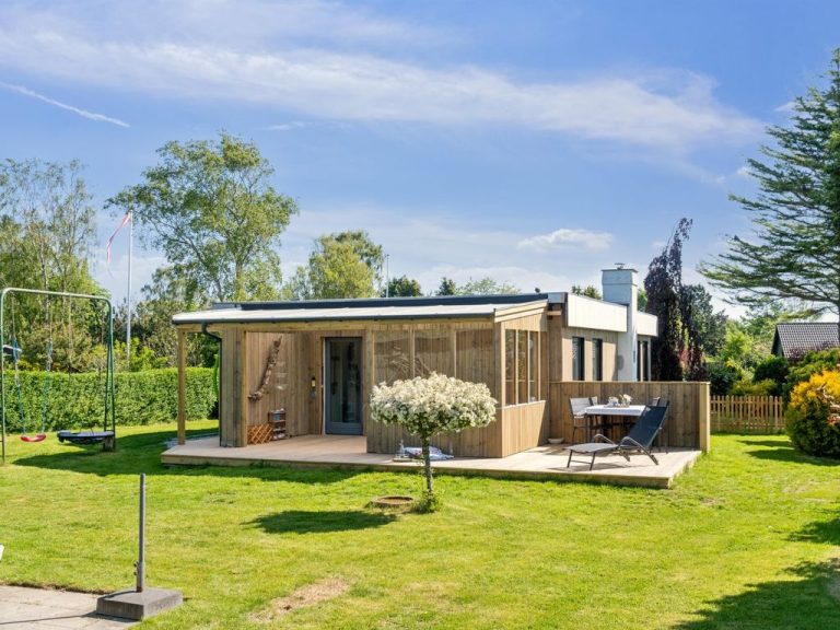 "Tedora" - 250m from the sea | Boeken bij Flickmyhouse