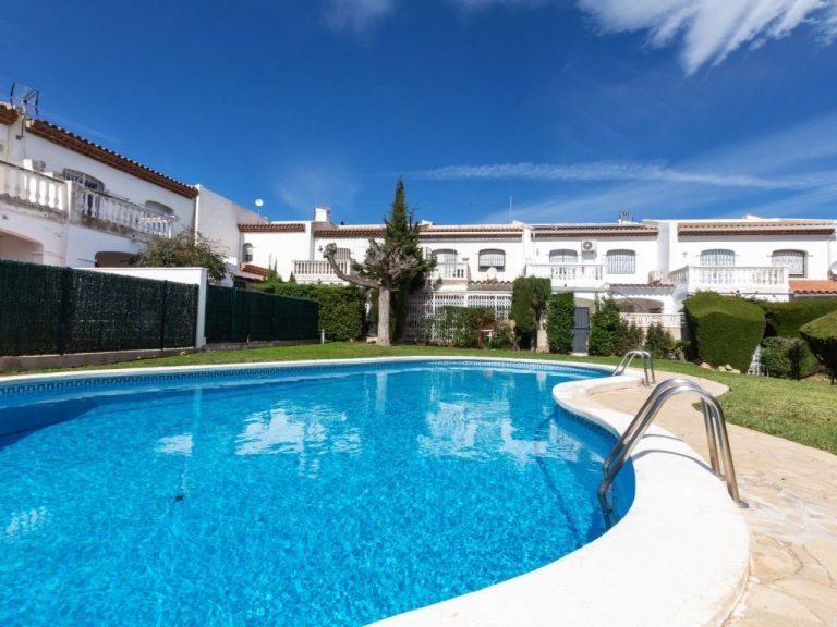 Yoli | Boeken bij Flickmyhouse