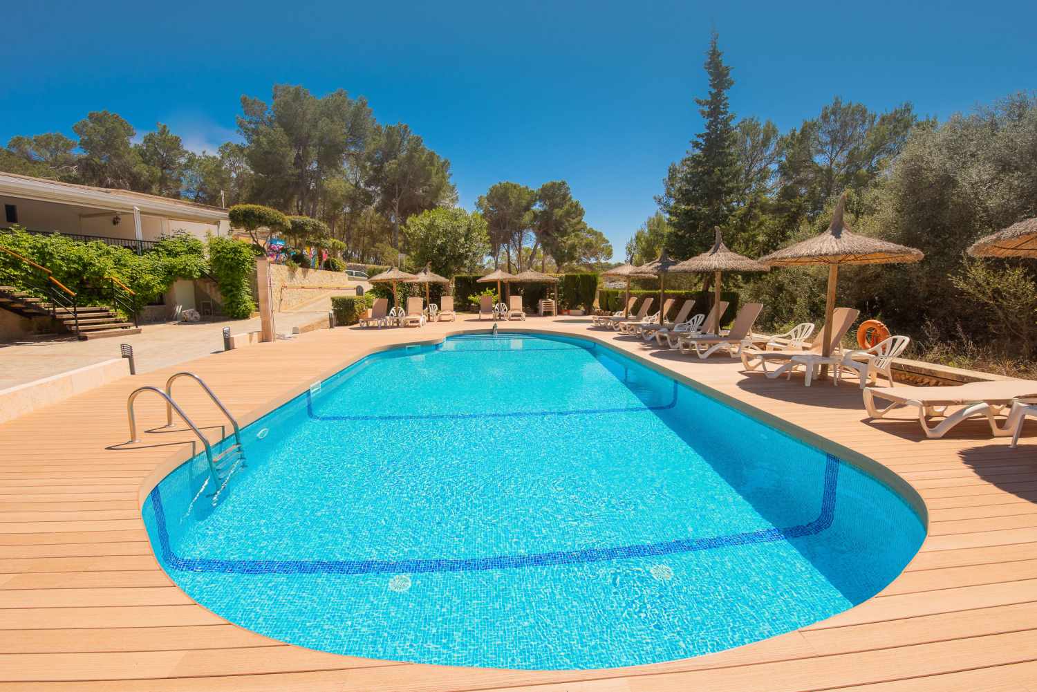 LiggingHet hotel ligt in een rustige