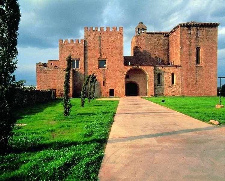 LiggingDit historische hotel is omgeven door schitterende tuinen en bevindt zich in de stad Crato. Het stadscentrum ligt op 2 km afstand en heeft een aantal bezienswaardigheden