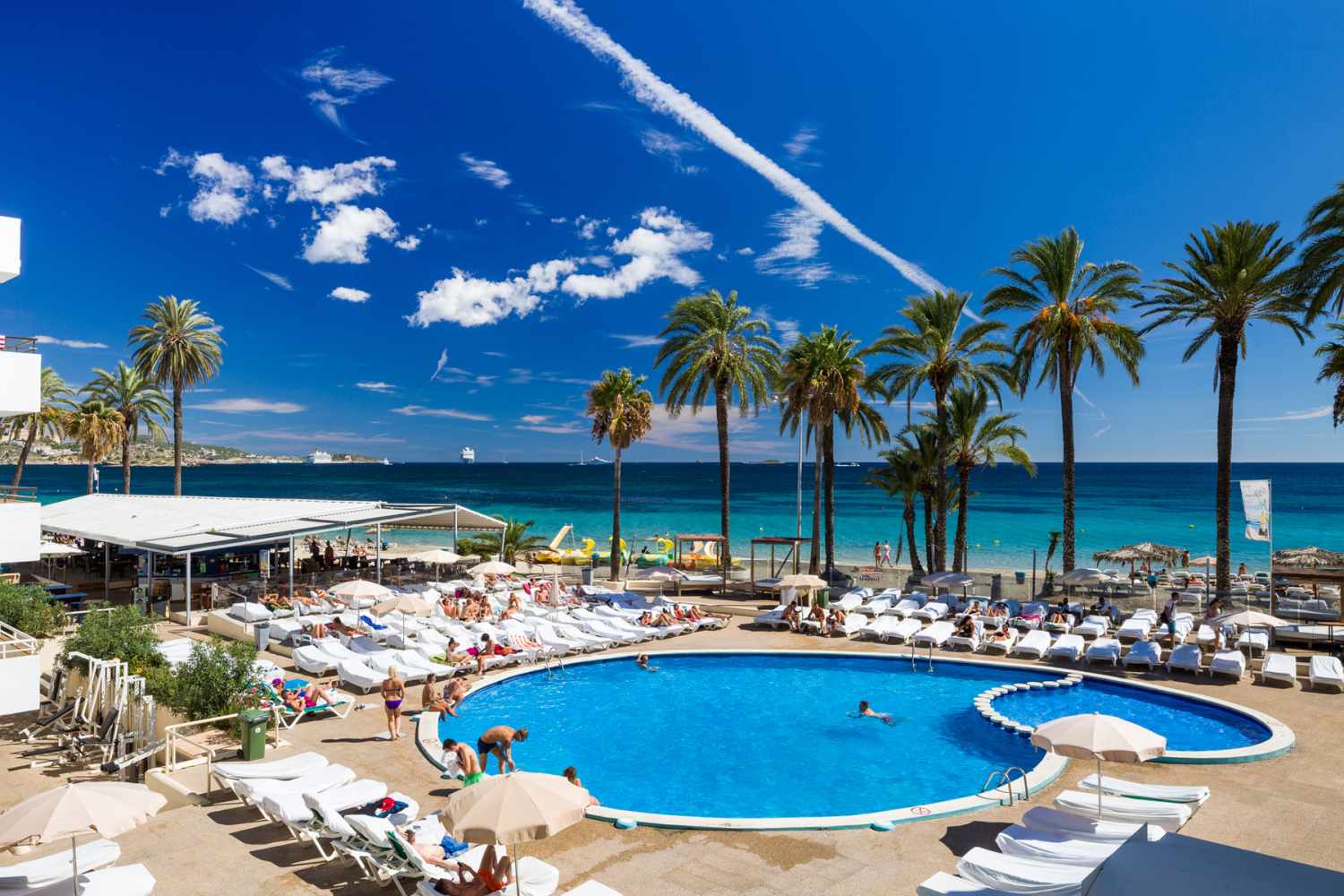 Adults OnlyLiggingDit appartementencomplex ligt direct aan het strand