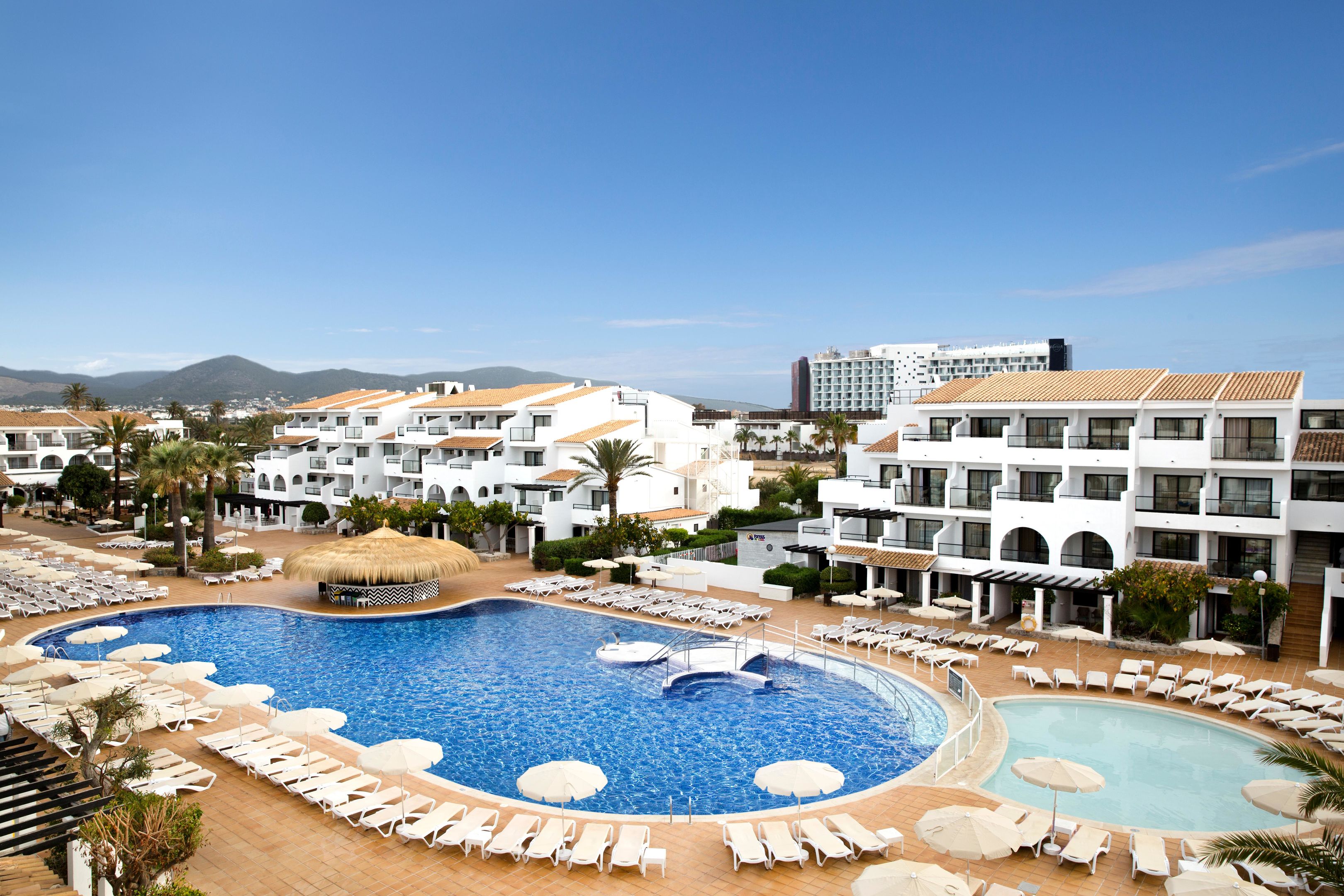 Ligging  Het FERGUS Style Bahamas ligt direct aan het strand van Playa d'en Bossa