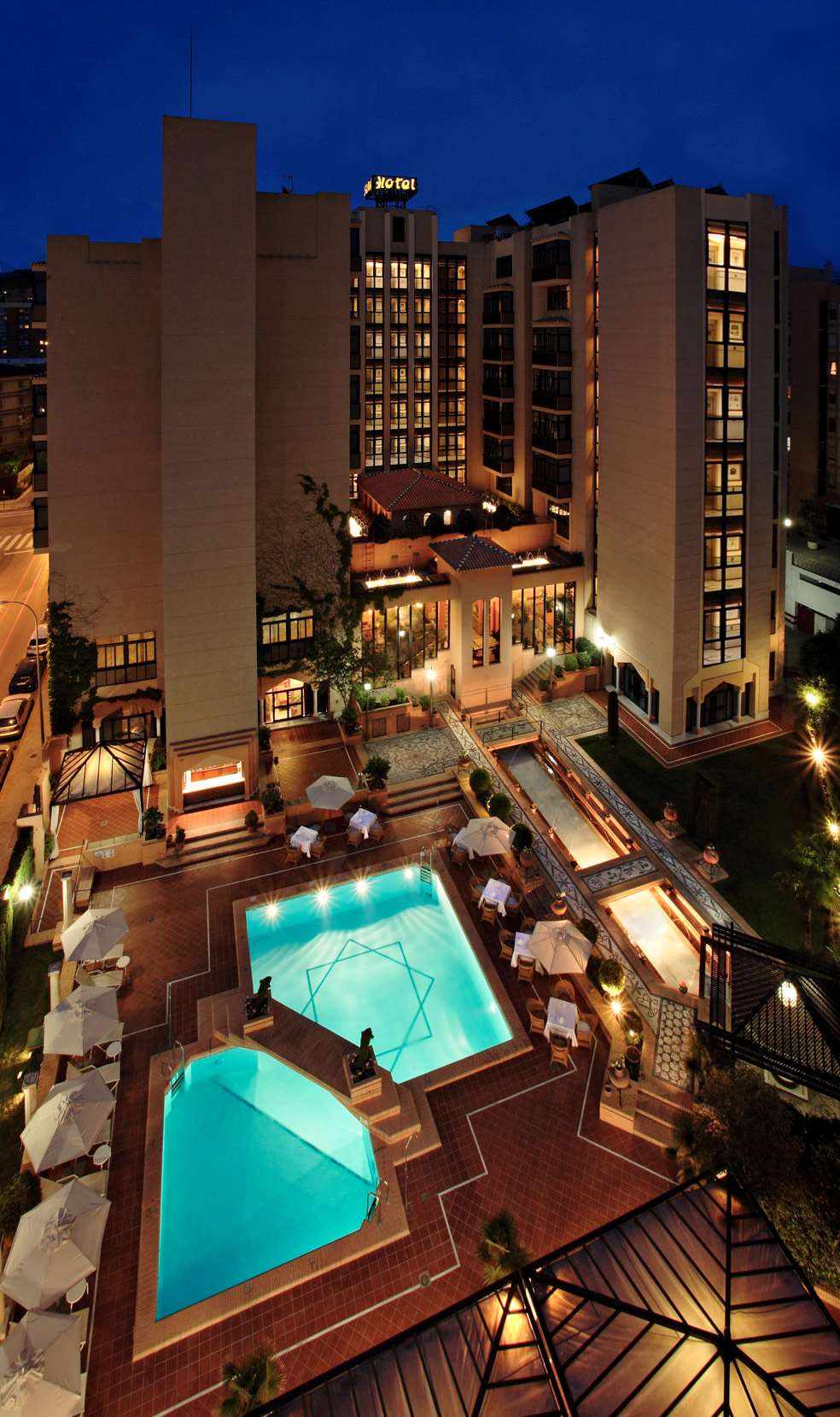 LiggingDit hotel ligt naast het Palacio de Congresos en slechts 5 minuten lopen van het stadscentrum