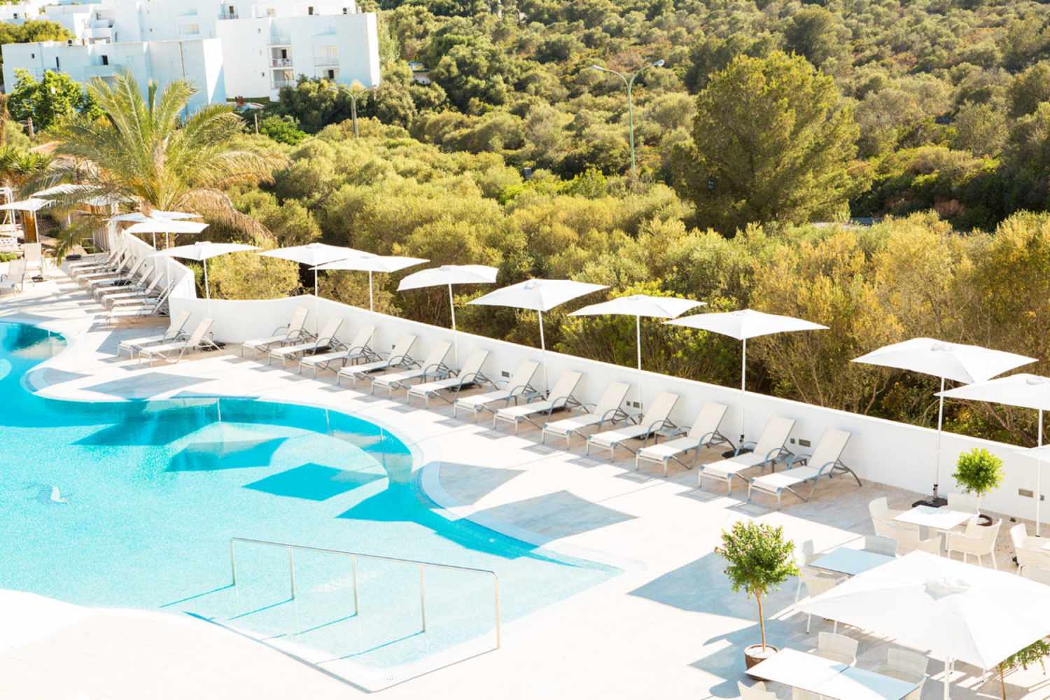 Adults OnlyLiggingHet hotel ligt in de buurt van de baai van Cala Ferrera op Mallorca