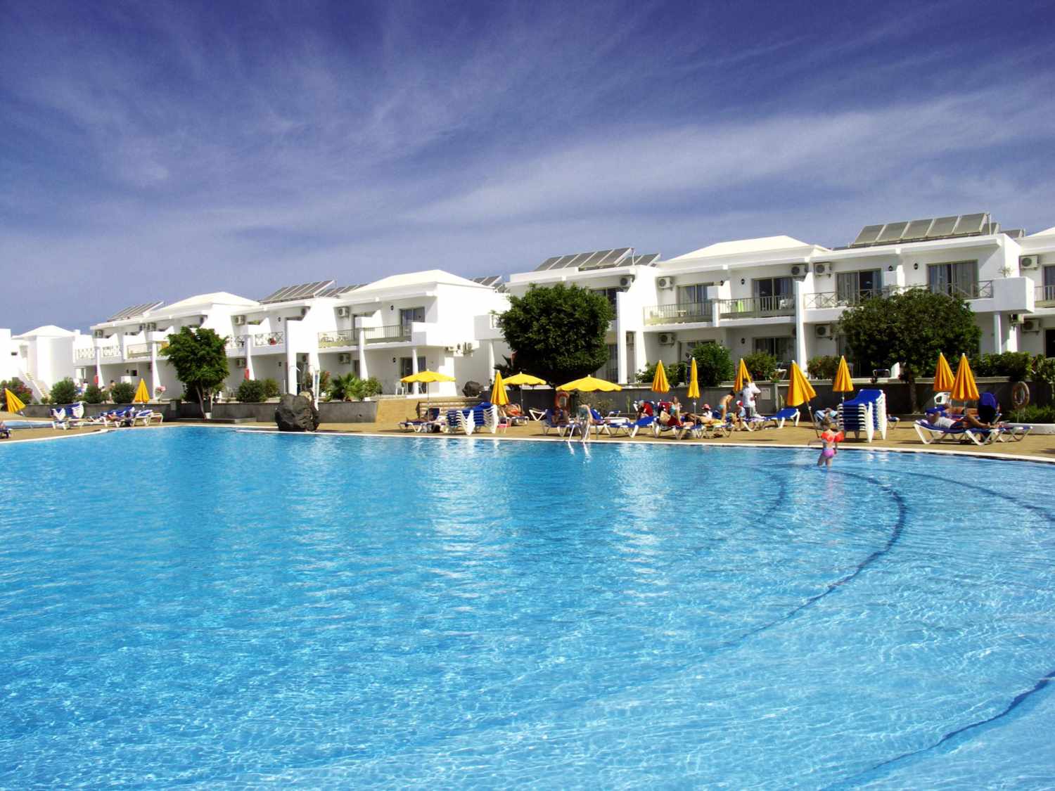 LiggingHotel Floresta ligt in de rustige wijk Playa de los Pocillos in Puerto del Carmen