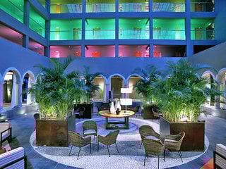 LiggingHet hotel is gelegen in de oude binnenstad en gebouwd waar vroeger het oude klooster van de Sint Dominicuskerk was. Het centrum van La Seu d'Urgell is slechts 5 minuten lopen van het hotel