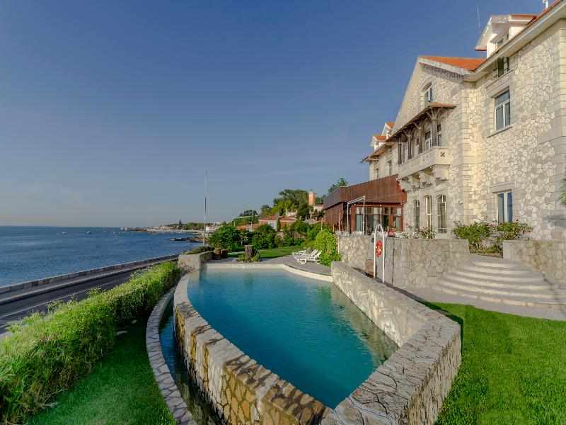 LiggingHet elegante complex uit de hogere middenklasse ligt centraal