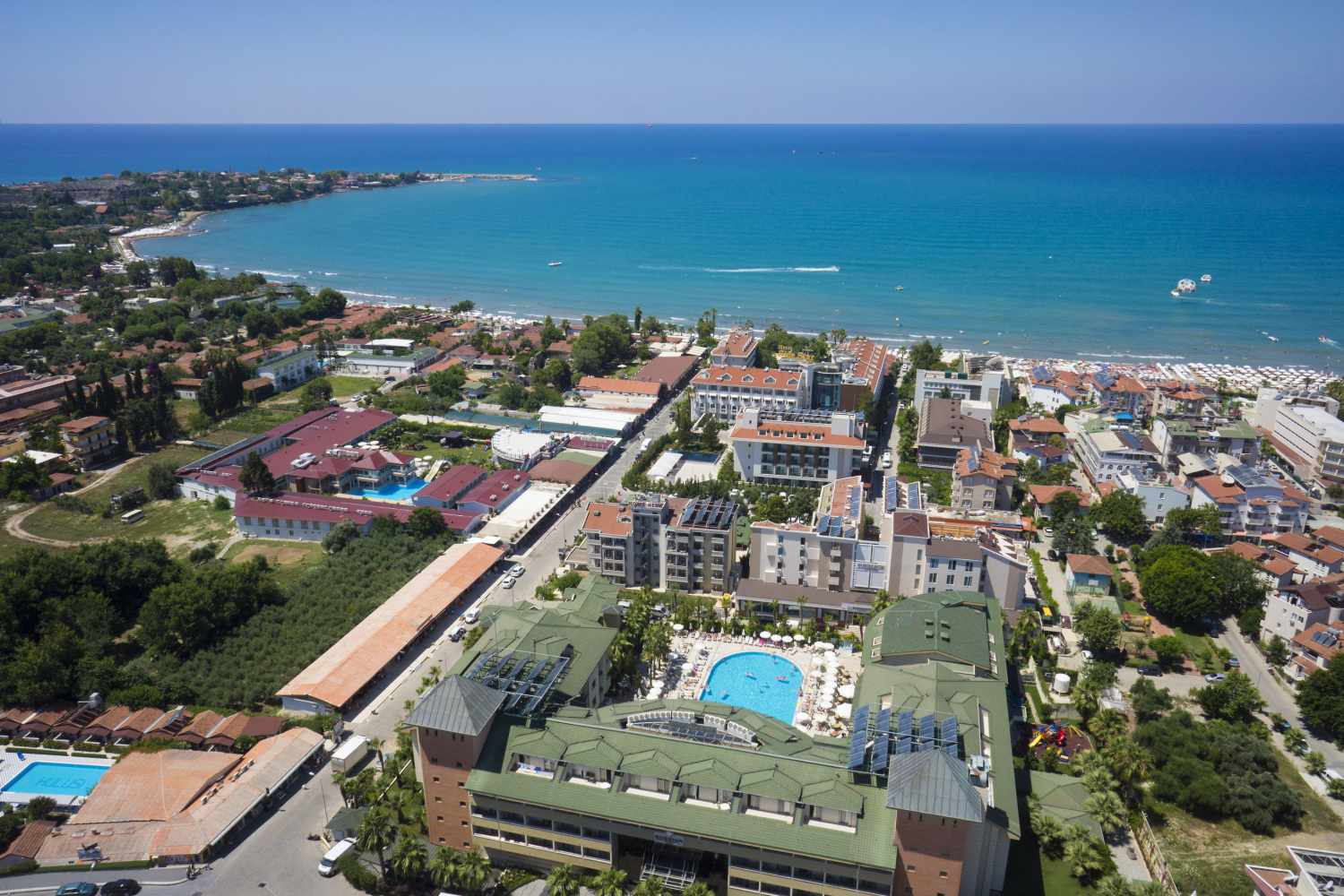 LiggingHet hotel ligt op 450 meter van het strand en het centrum van Side bereikt u na een wandeling van 15 minuten. De luchthaven van Antalya ligt op 55 km afstand.  HotelfaciliteitenHet grote zwembad van Hotel Side Star Park is het hart van het hotel