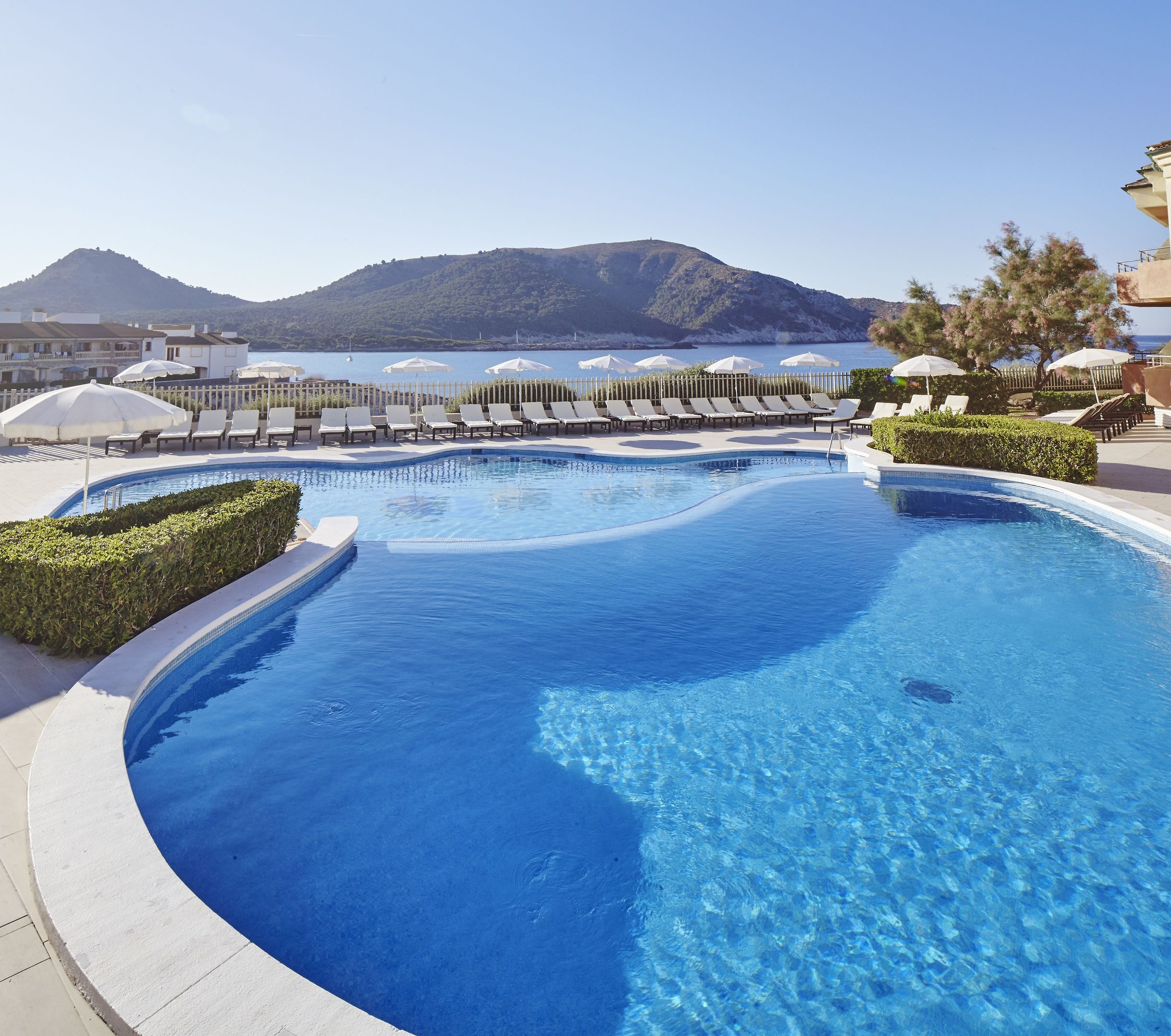 LiggingTHB Guya Playa ligt in de badplaats Cala Ratjada aan de noord-oostkust van Mallorca