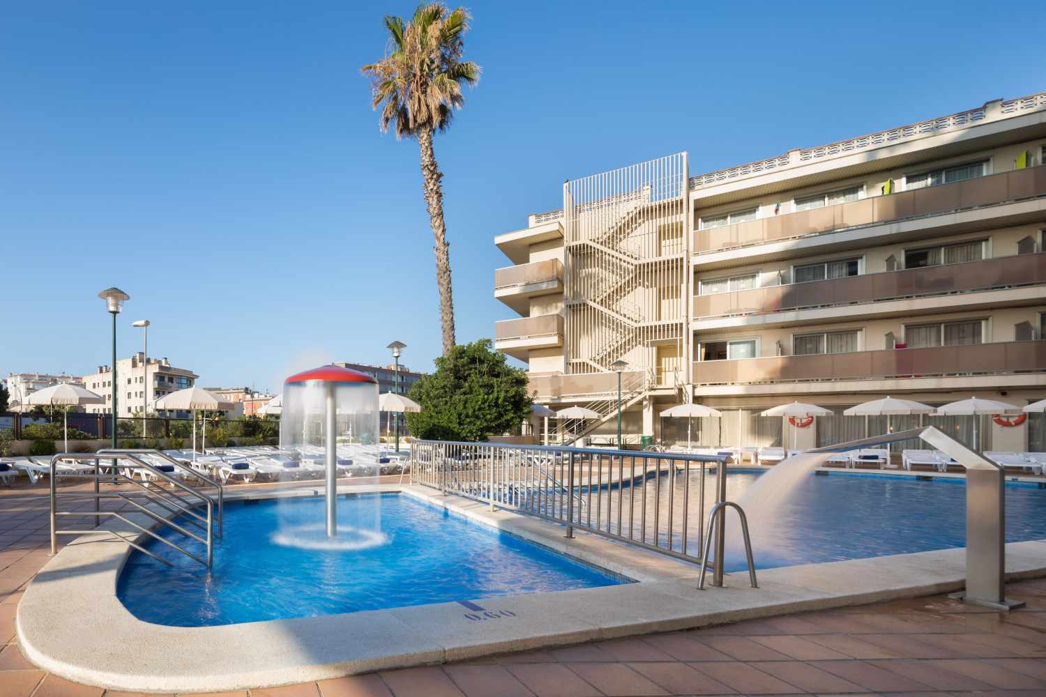 LiggingHet hotel ligt in het centrum van Lloret de Mar