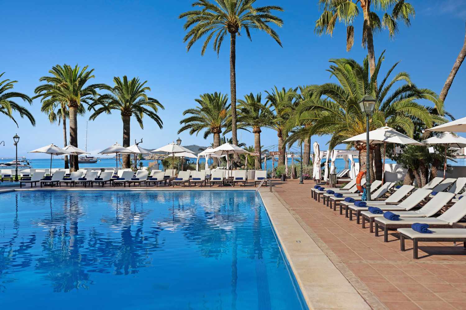 Adults Only (18+)LiggingTHB Los Molinos ligt in de wijk Figueretas