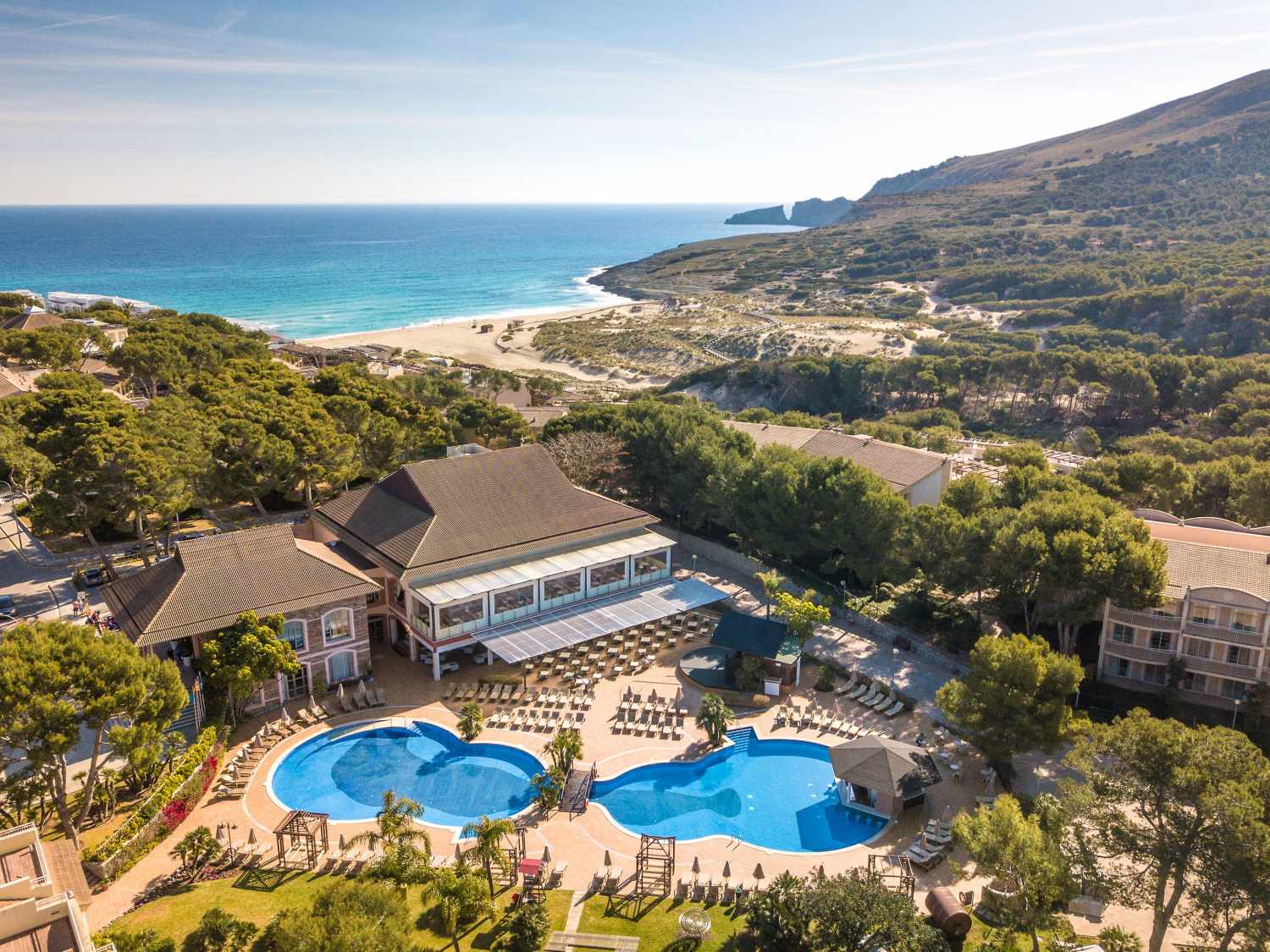 LiggingVIVA Cala Mesquida Suites & Spa is een 4-sterren adults-only hotel (16+) gelegen in Cala Mesquida