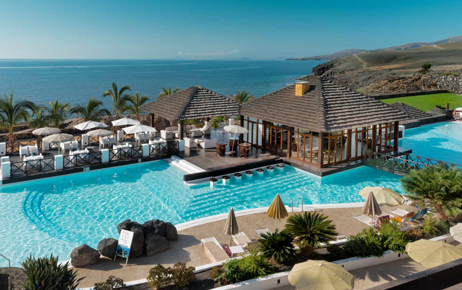 Adults OnlyLiggingSecrets Lanzarote Resort & Spa ligt in Puerto Calero en is speciaal ontworpen voor volwassenen die tijdens hun vakantie van rust en privacy willen genieten. Het resort biedt een rustige en exclusieve omgeving