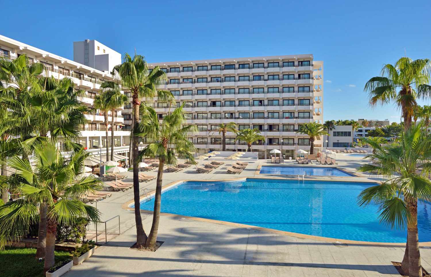 LiggingINNSiDE by Meliá Alcudia ligt op ongeveer 150 meter van het lange zandstrand van Alcúdia