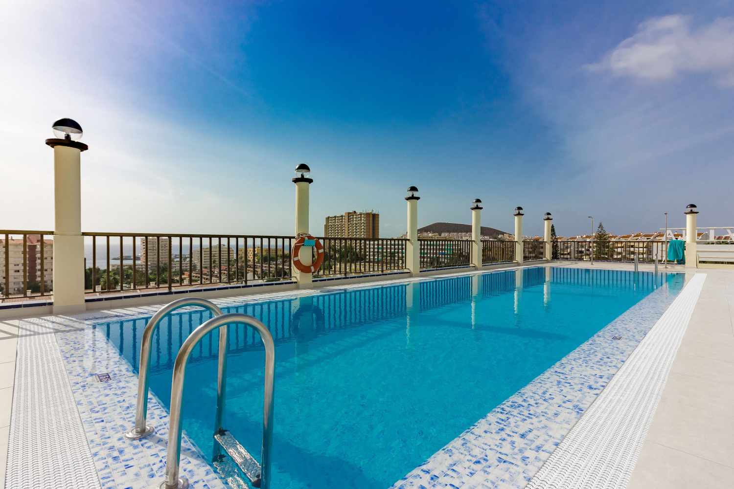 LiggingDit attractieve appartementencomplex ligt in de directe nabijheid van talrijke restaurants. Na ongeveer 800 m bereikt u een halte van het openbaar vervoer