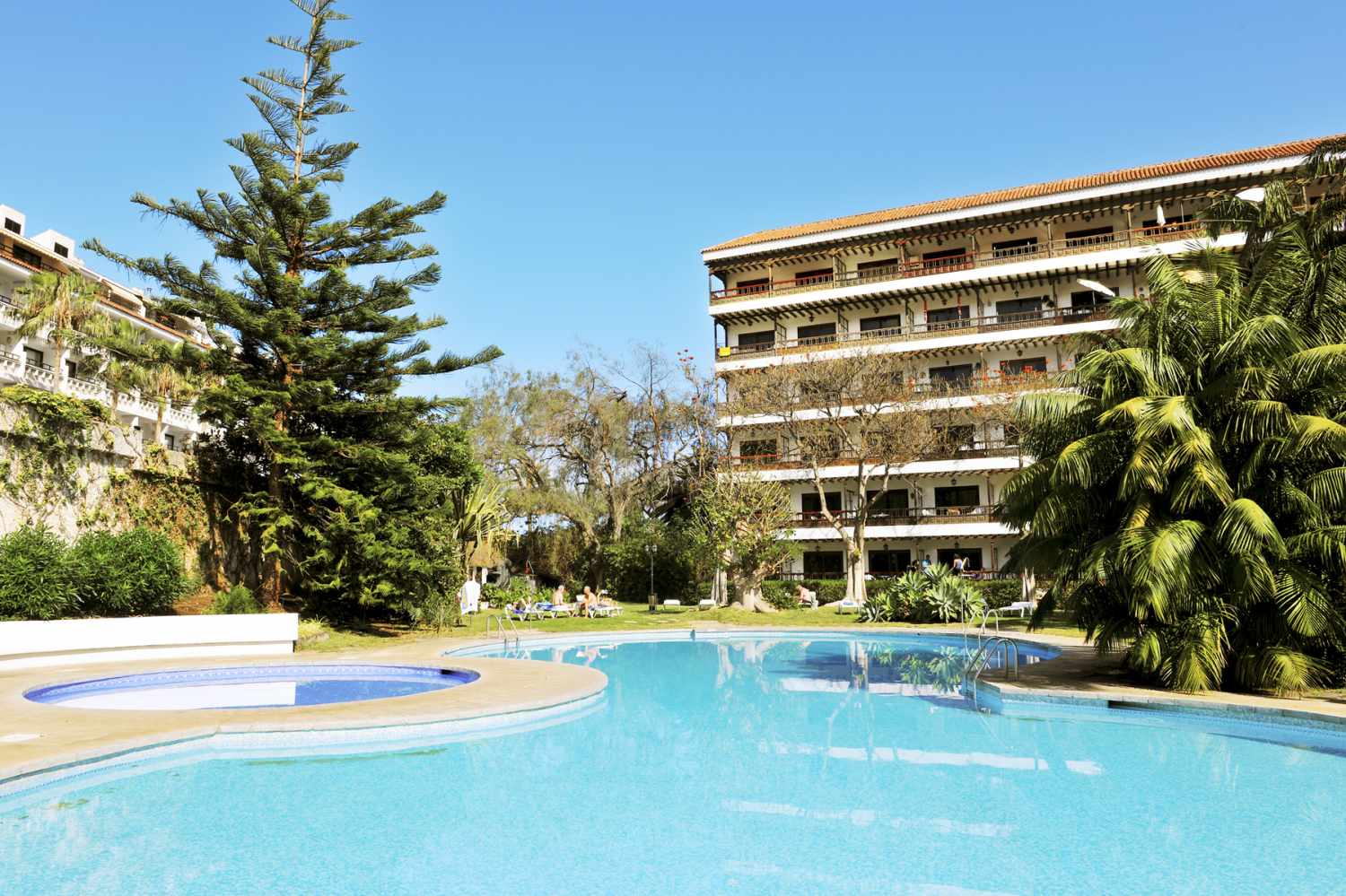 LiggingHet hotel Coral Teide Mar ligt in de wijk La Paz van Puerto de la Cruz