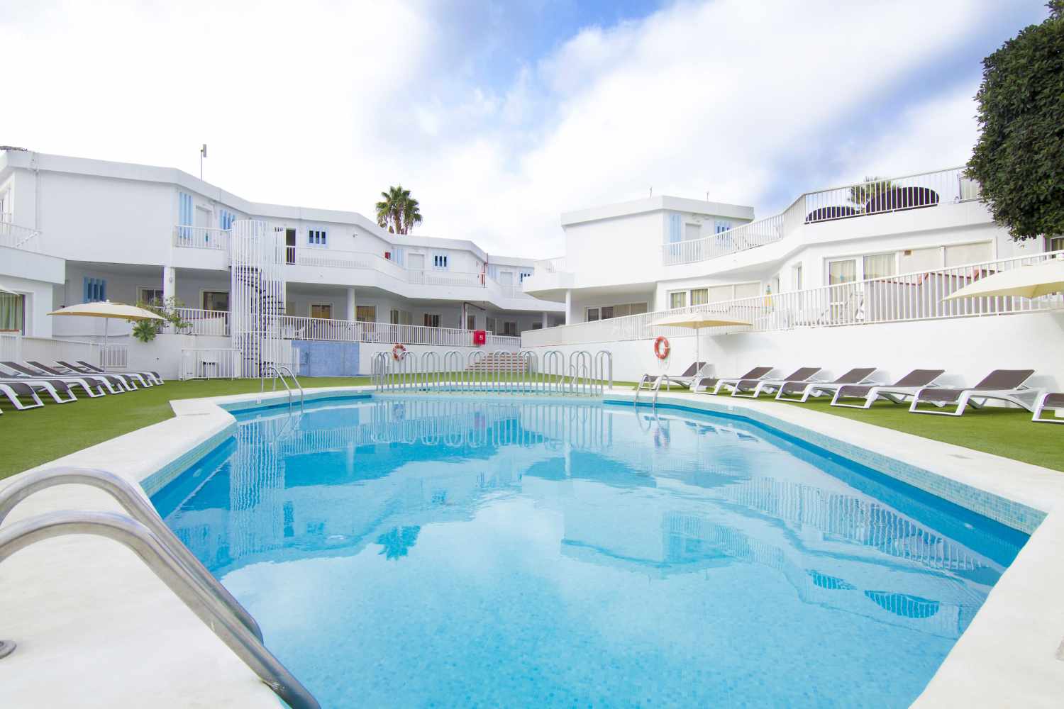 LiggingCheckin Bungalows Atlántida ligt in het hart van Los Cristianos