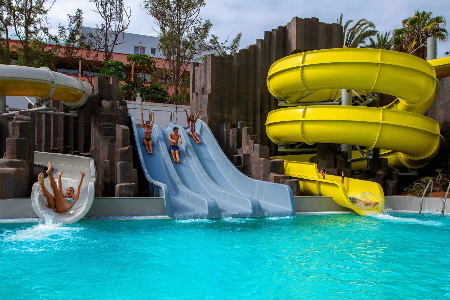 LiggingHet hotel ligt in het hart van Playa de las Américas (Tenerife Zuid)
