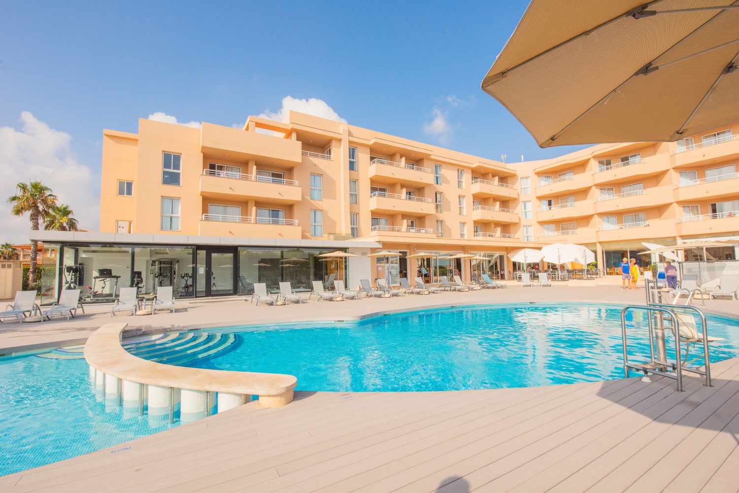LiggingDunes Platja is een kleinschalig en sfeervol aparthotel aan de noordkust van Mallorca