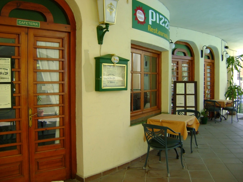 LiggingHet appartementenhotel is gelegen in het hart van Nerja