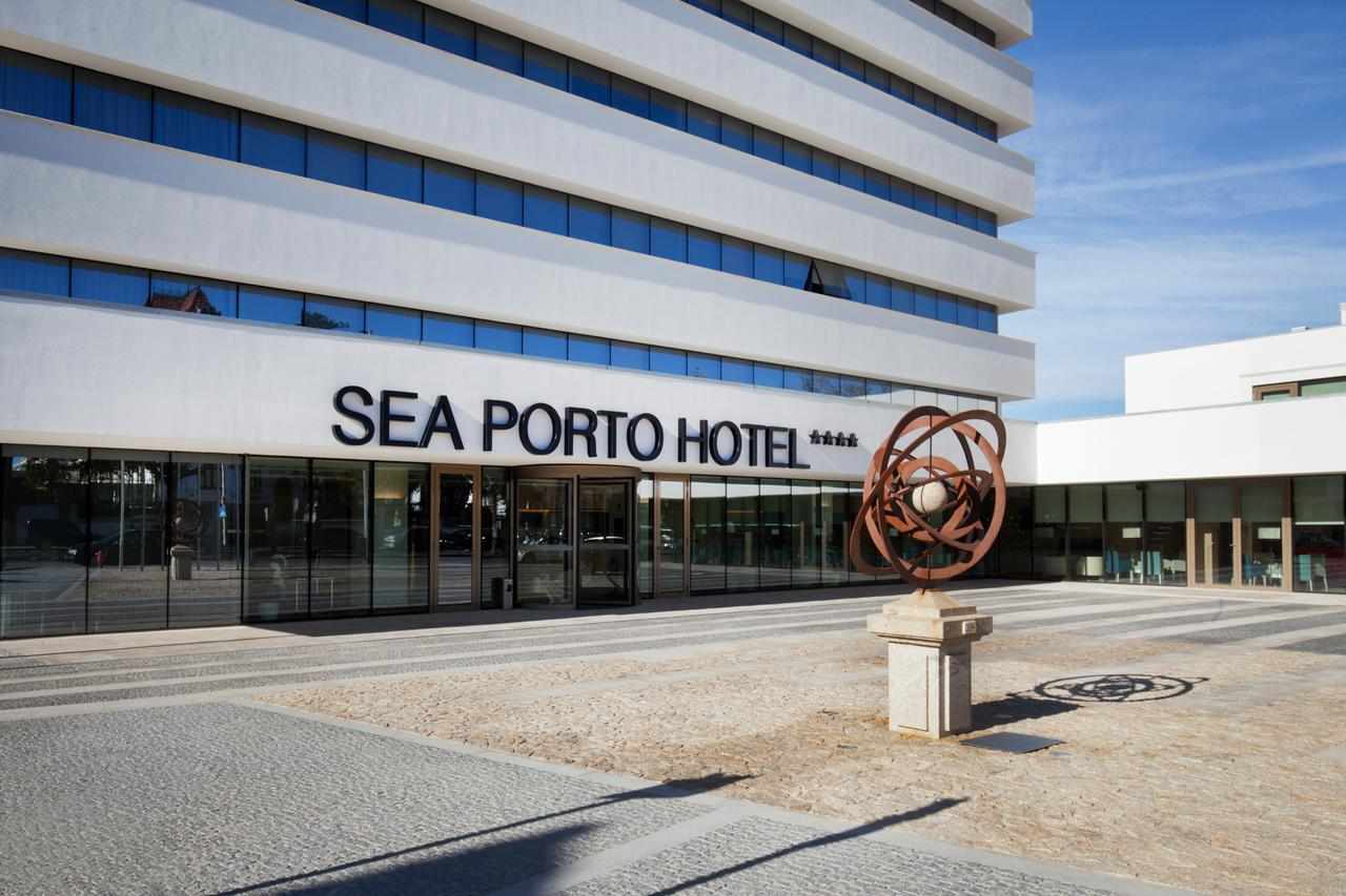 LiggingDit hotel heet de gasten in Matosinhos welkom. HotelfaciliteitenHet vriendelijke personeel aan de receptie is graag bij alle vragen behulpzaam. Het voorzieningenaanbod van het hotel bevat een bagagedepot en een kluis. In het verblijf is Wi-Fi verkrijgbaar. De tourdesk biedt ondersteuning bij het boeken van excursies. Het hotel beschikt over meerdere voor gehandicapten toegankelijke vrijetijdsbestedingen. Een lift en faciliteiten voor rolstoelgebruikers zijn voorhanden. In de supermarkt zijn producten voor het dagelijks gebruik verkrijgbaar. Tot de overige voorzieningen van het hotel behoort een tv-ruimte. De gasten die met de auto komen