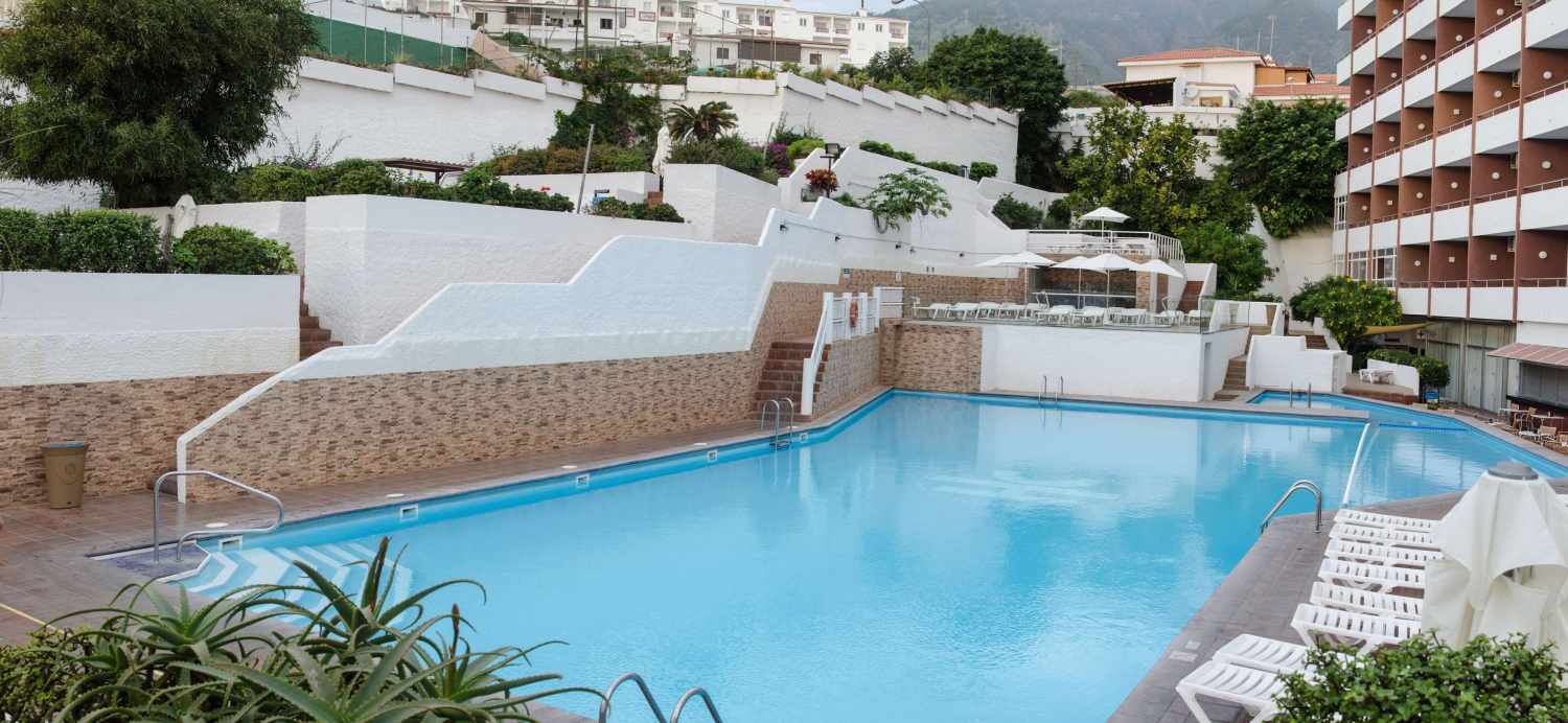 LiggingHet hotel is gesitueerd in het kustplaatsje Las Caletillas