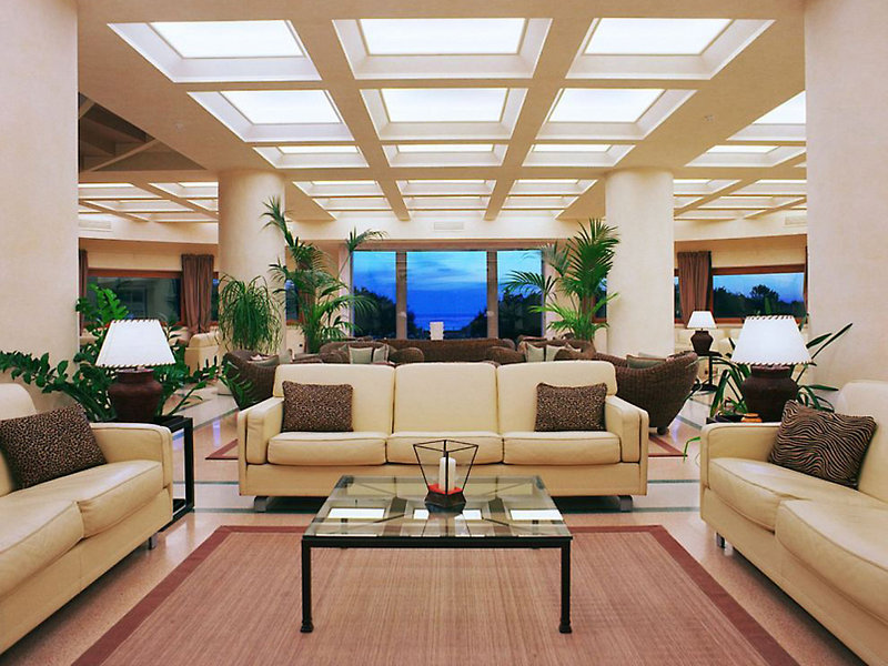 LiggingDit hotel ligt in de Toscane aan de Etruscische kust vlakbij Bolgheri en op 100 meter afstand van het zandstrand. Op slechts 100 meter afstand vinden de gasten restaurants