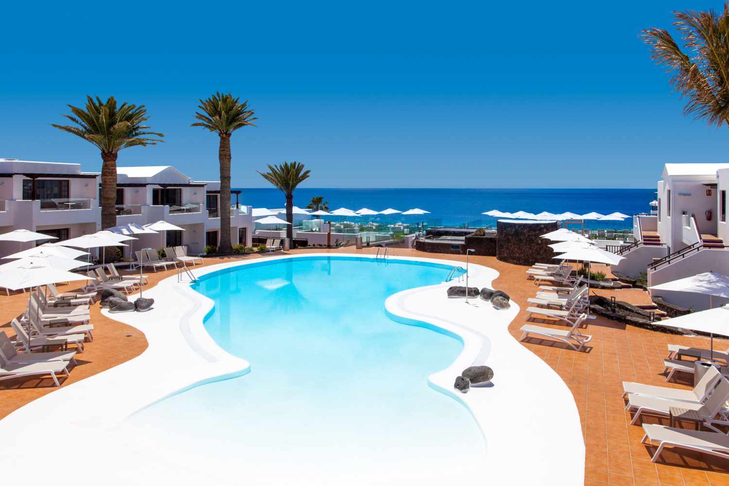 LiggingR2 Bahía Kontiki Beach Apartments liggen op een gunstige plek in Puerto del Carmen