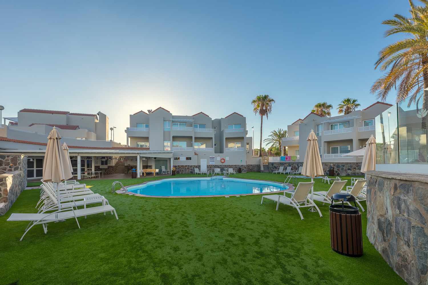 LiggingApartamentos LIVVO Koala Garden bevindt zich in de populaire badplaats Maspalomas