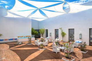 LiggingHet hotel bevindt zich in Évora. HotelfaciliteitenHet hotel beschikt over 56 kamers en over een lift. Het vriendelijke personeel aan de receptie is graag bij alle vragen behulpzaam. Tot de faciliteiten van het hotel behoren een bagagedepot