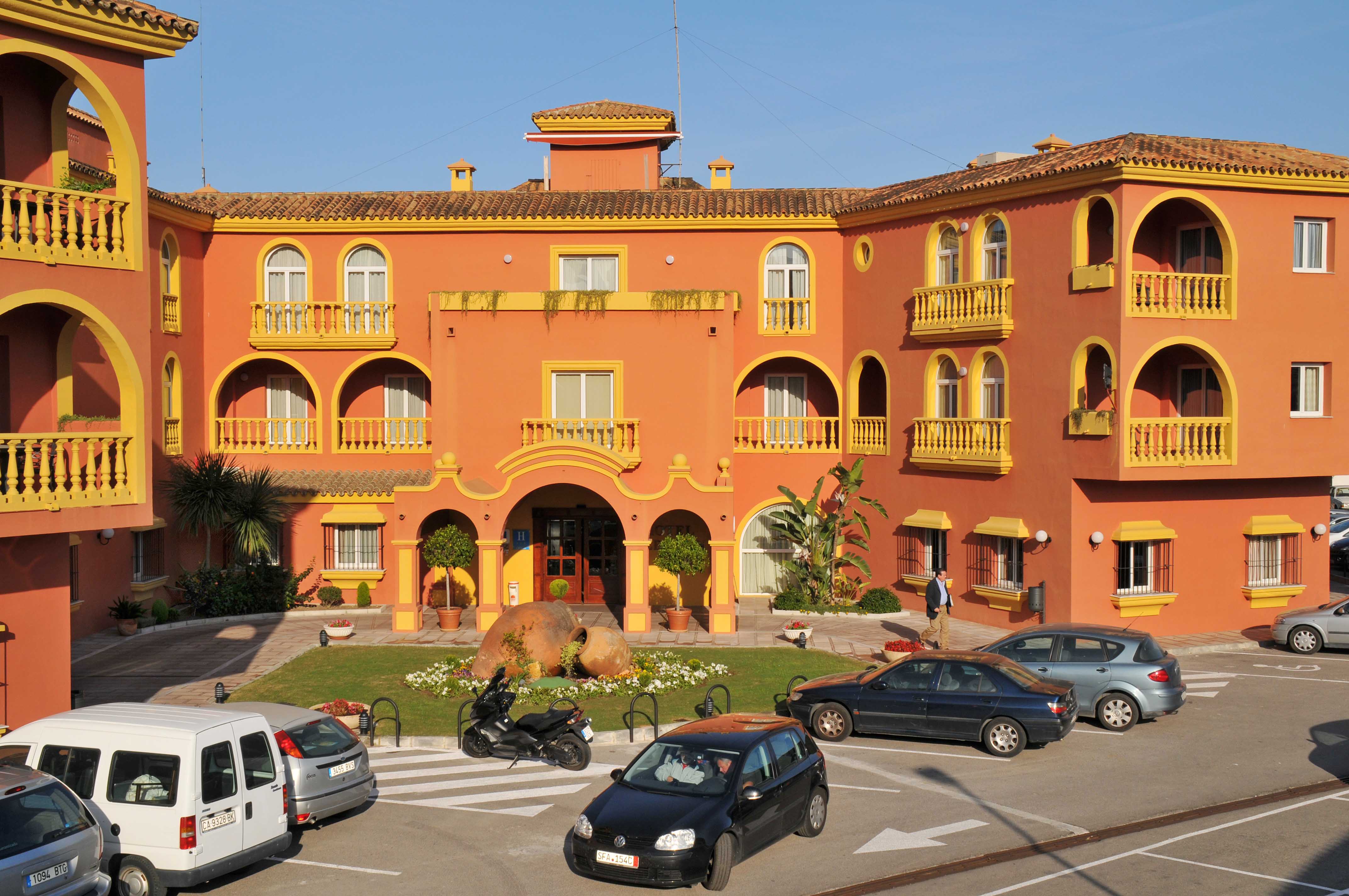 LiggingDit charmante stadshotel ligt op ca. 600 meter van het strand. Het vormt een ideaal uitgangspunt voor excursies naar vele toeristische attracties